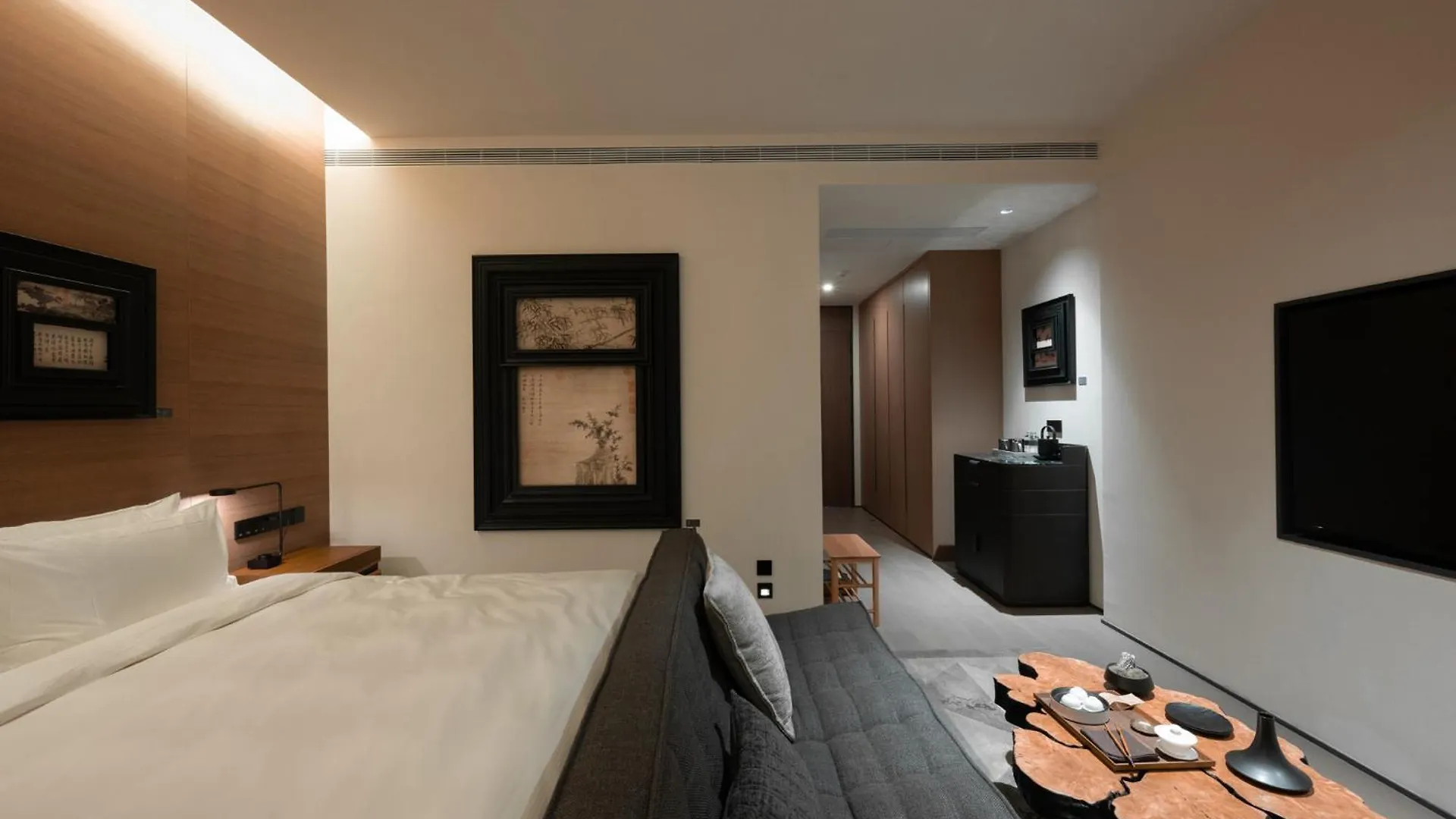 Отель Jiangnan House Guanqianjie Сучжоу 4*,